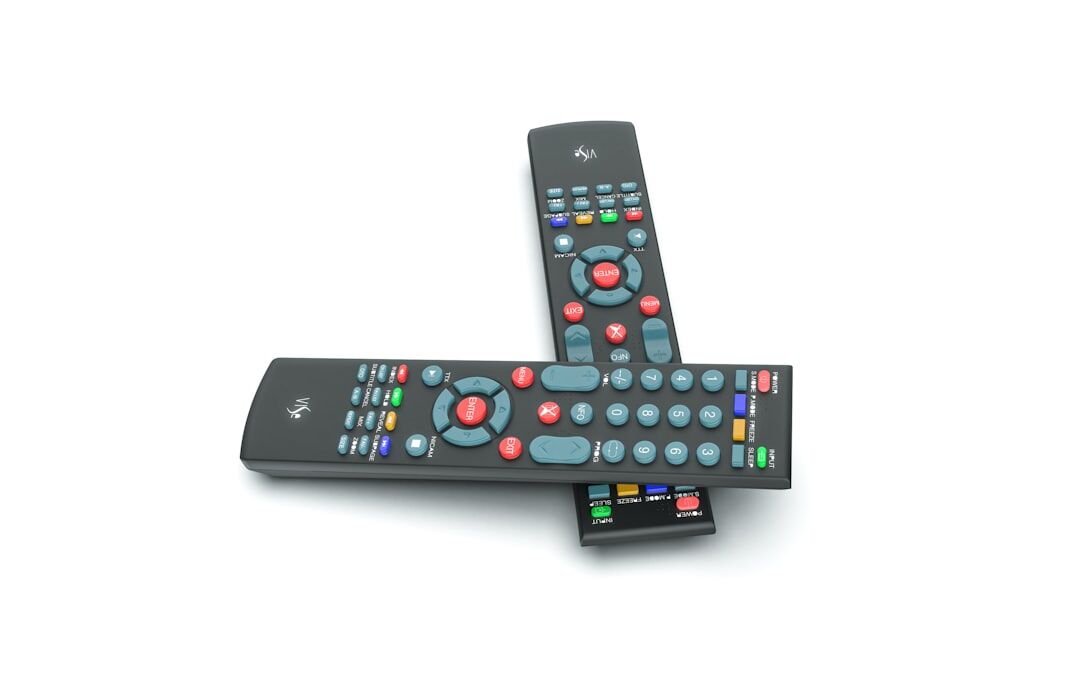 Yayın yönetmeni canlı yayın ekranlarını incelerken